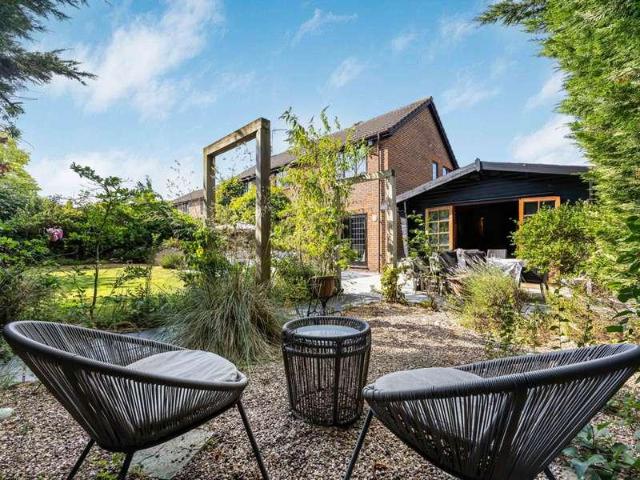 4 bed house for sale