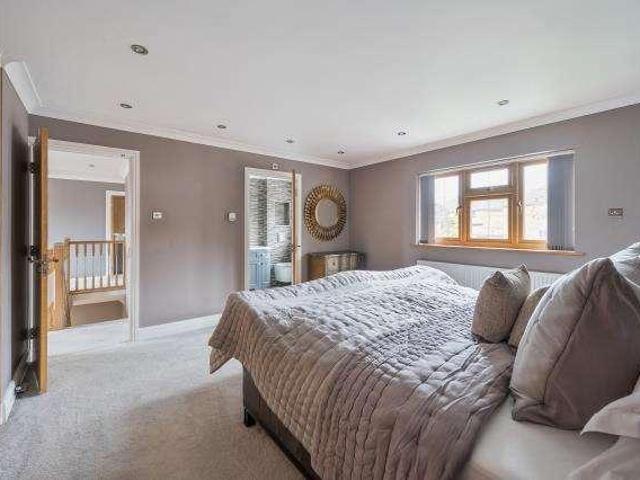 4 bed house for sale