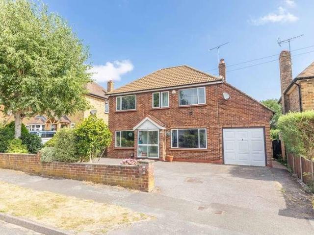 4 bed house for sale