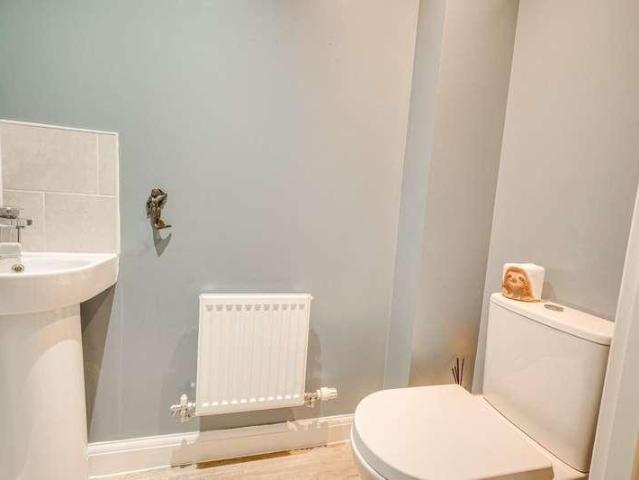 4 bed house for sale