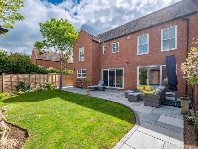 4 bed house for sale