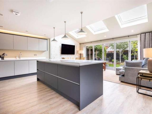 4 bed house for sale