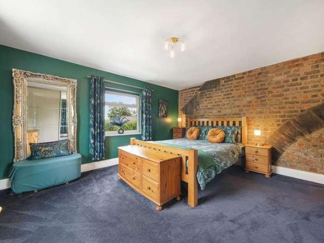 4 bed house for sale