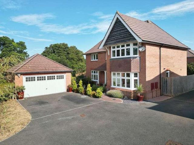 4 bed house for sale