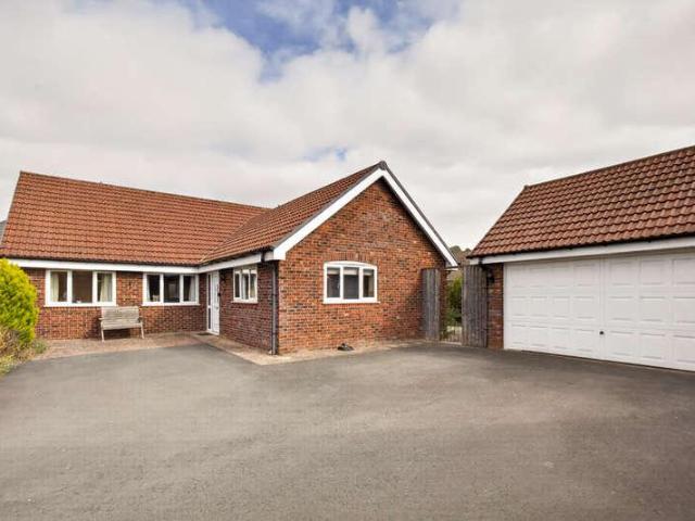4 bed house for sale