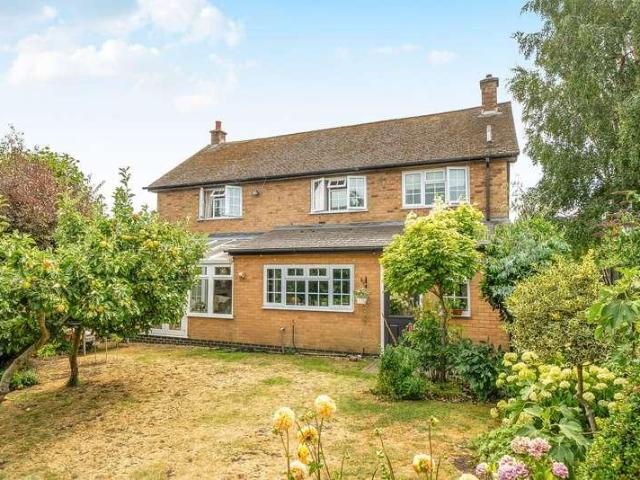 4 bed house for sale
