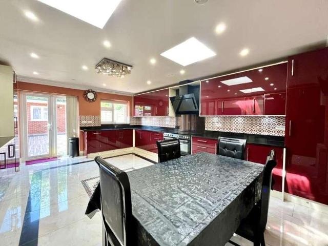 4 bed house for sale