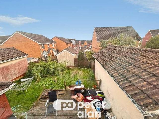 4 bed house for sale