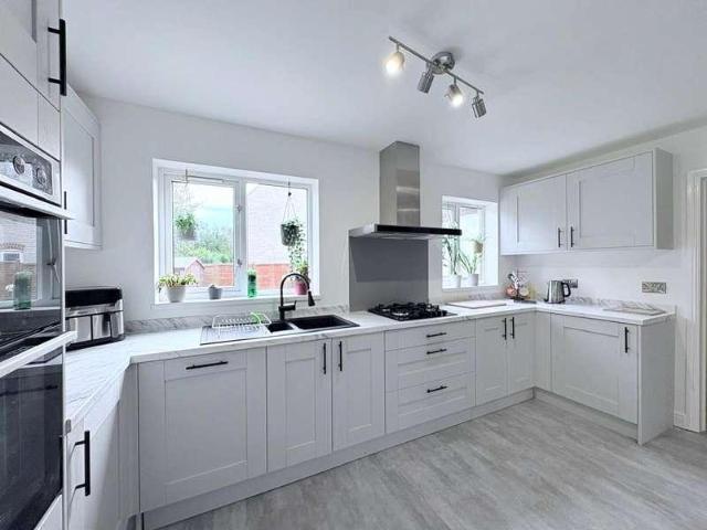 4 bed house for sale