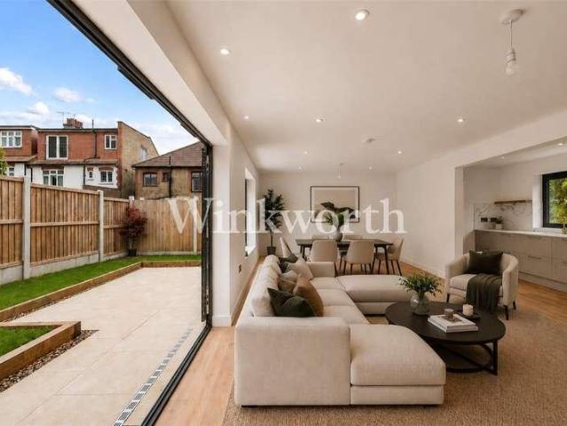 4 bed house for sale