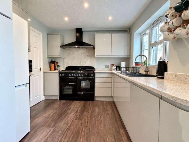 4 bed house for sale