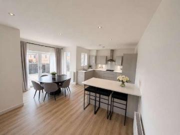 4 bed house for sale