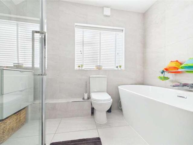 4 bed house for sale