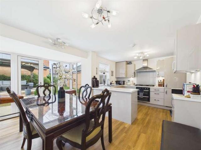 4 bed house for sale