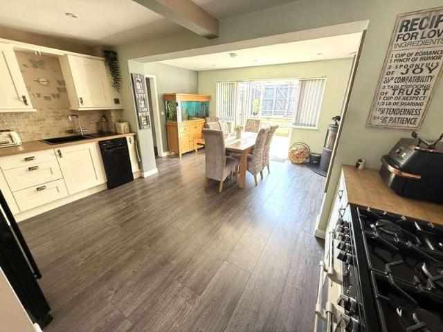4 bed house for sale