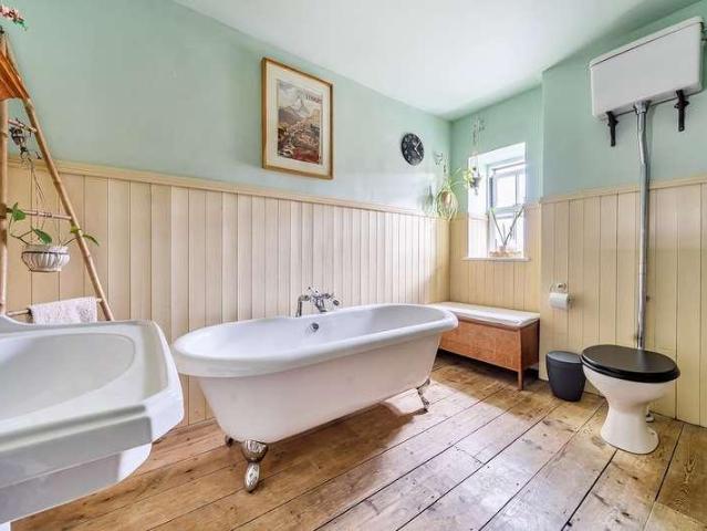 4 bed house for sale