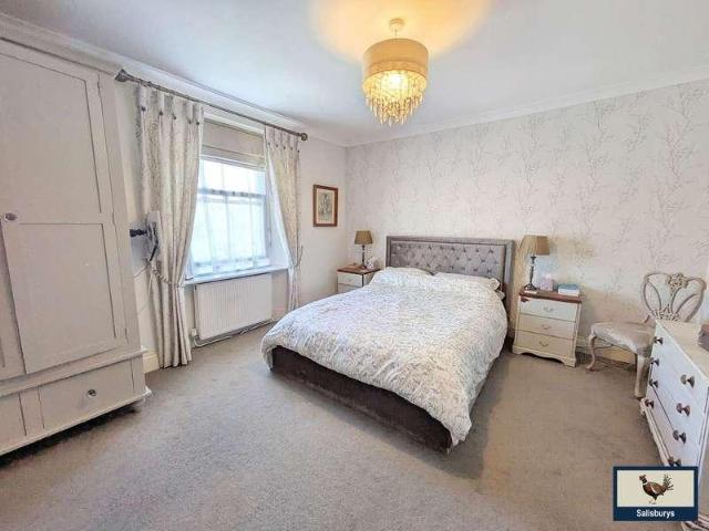 4 bed house for sale