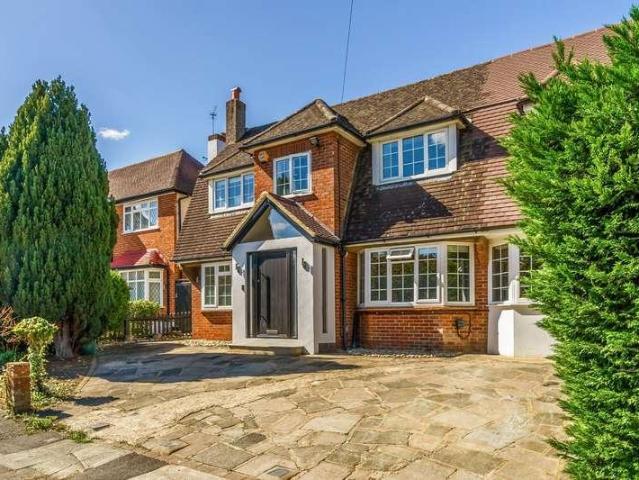 4 bed house for sale