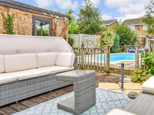 4 bed house for sale