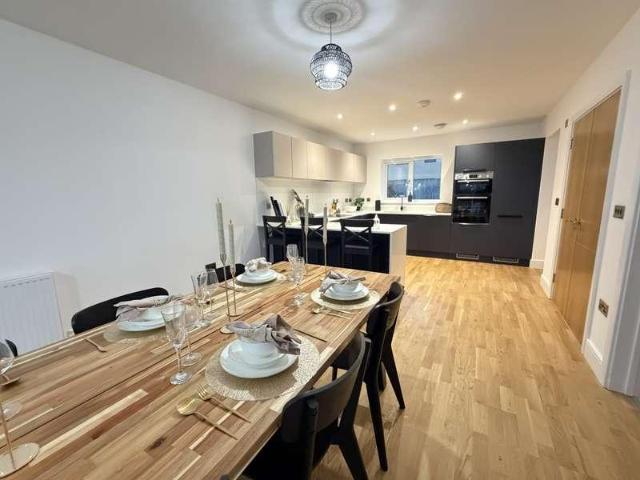 4 bed house for sale