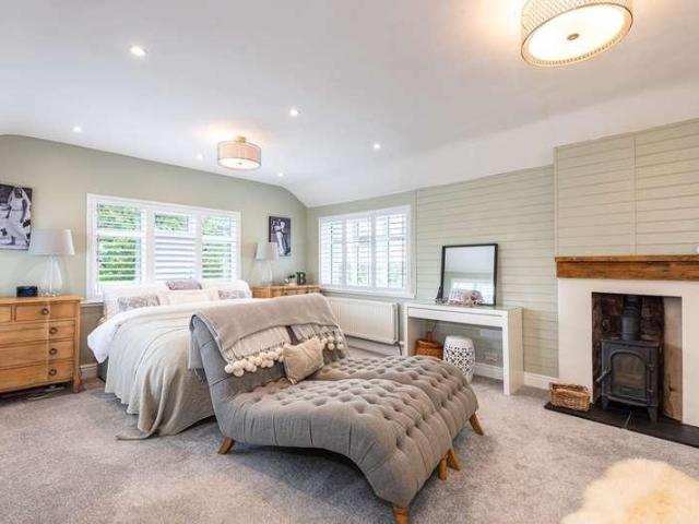 4 bed house for sale