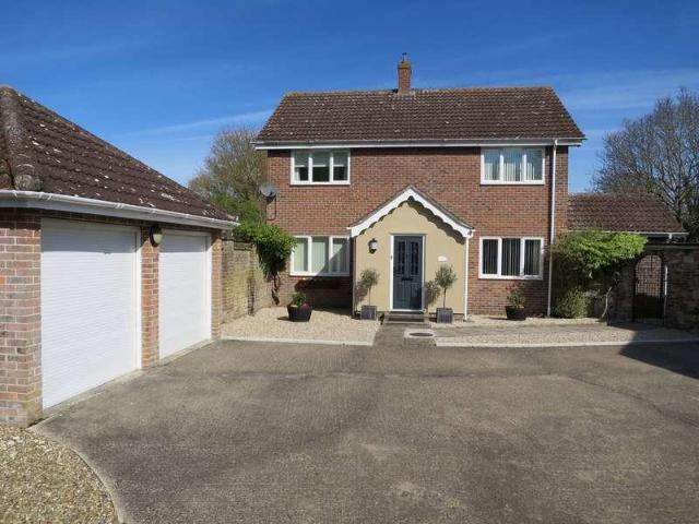 4 bed house for sale