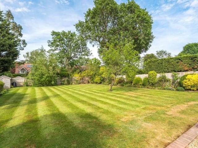 4 bed house for sale