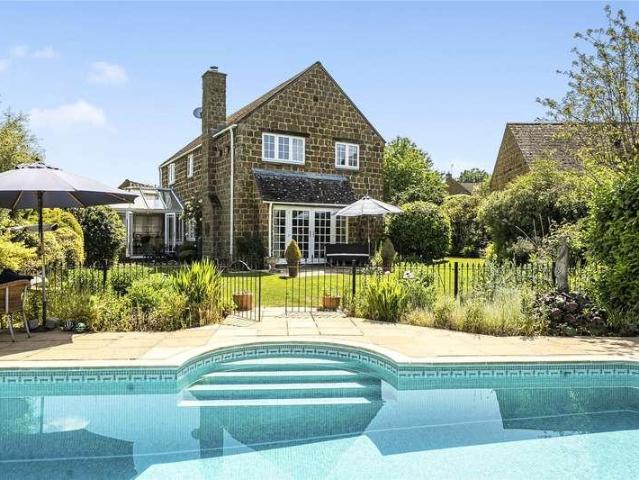 4 bed house for sale