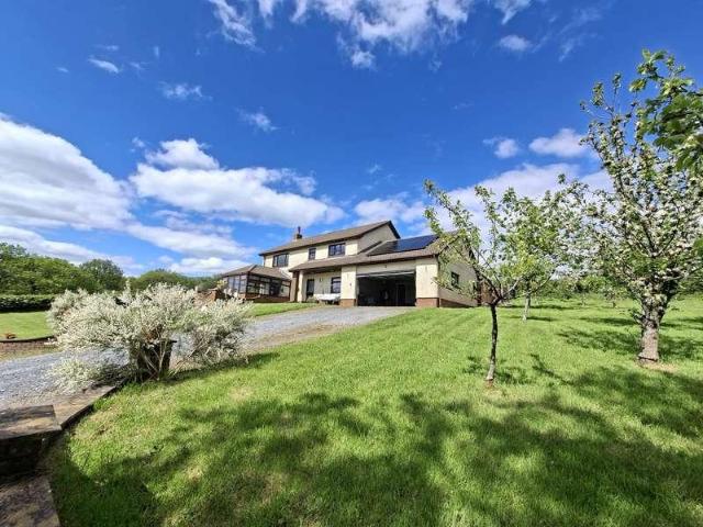 4 bed house for sale
