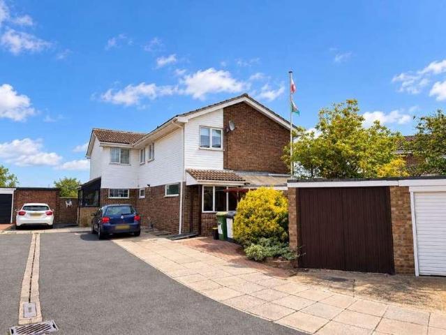 4 bed house for sale