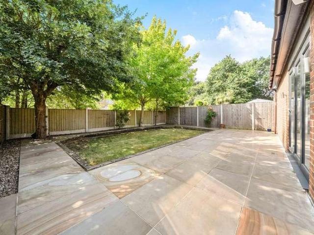 5 bed house for sale