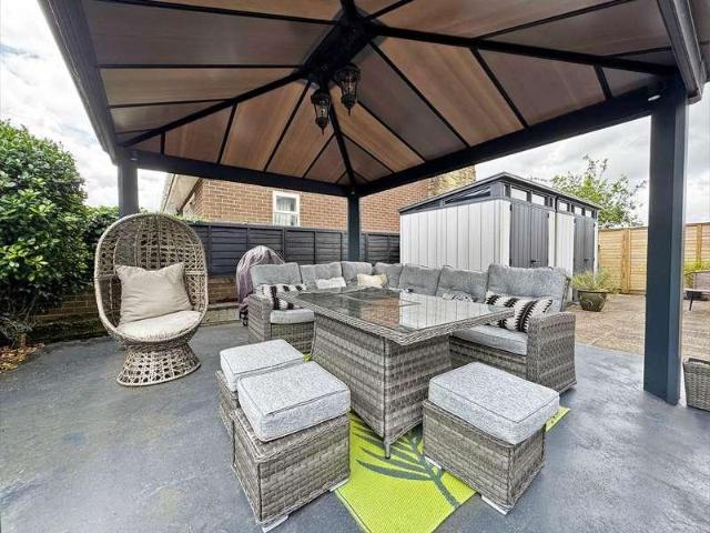 4 bed house for sale