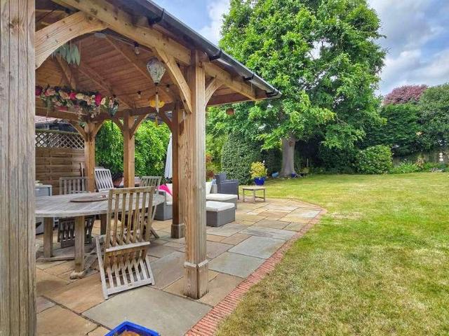 4 bed house for sale