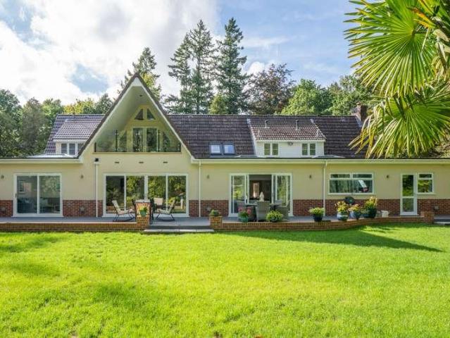4 bed house for sale