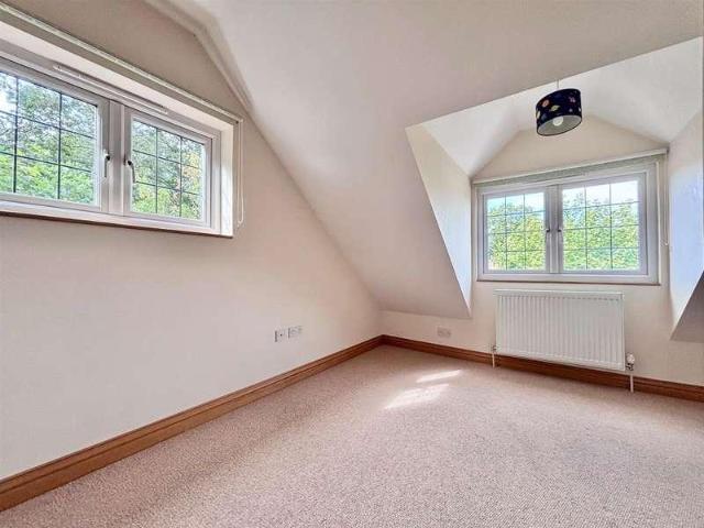 4 bed house for sale