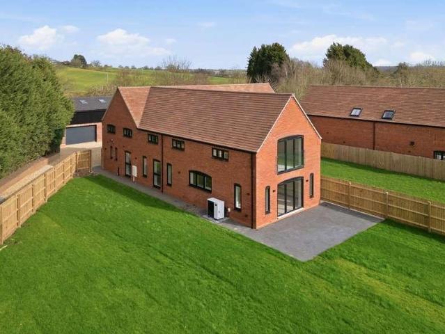 4 bed house for sale