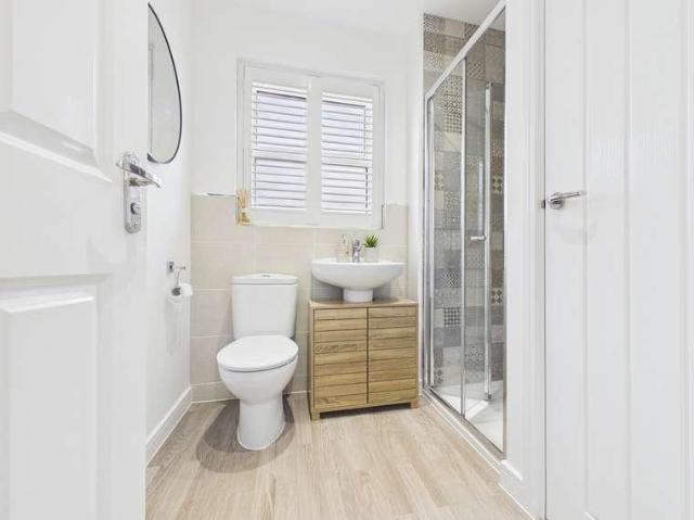 4 bed house for sale