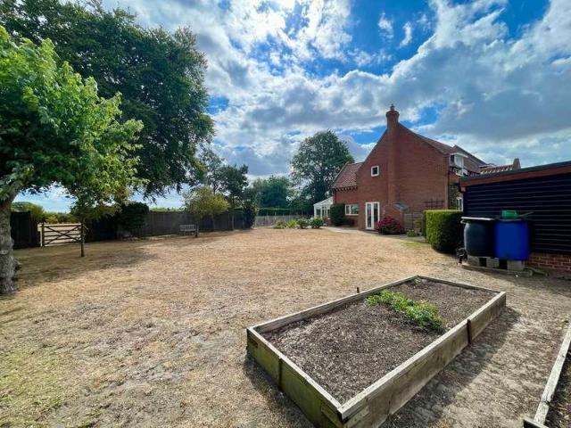 4 bed house for sale