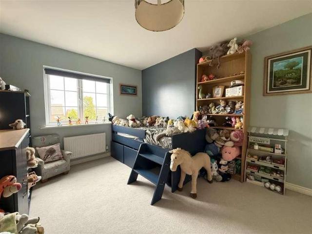 4 bed house for sale