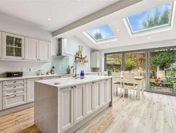 4 bed house for sale