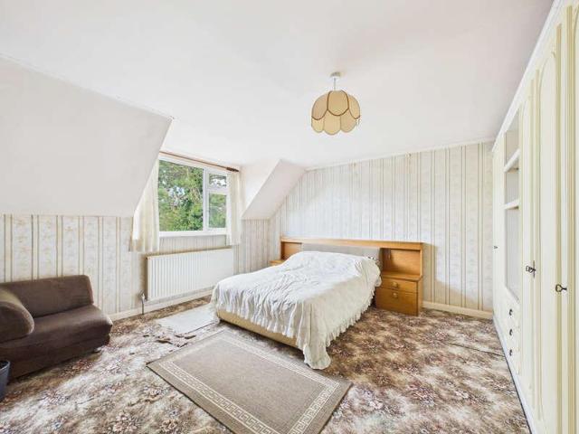 4 bed house for sale