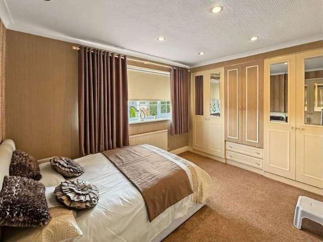 4 bed house for sale
