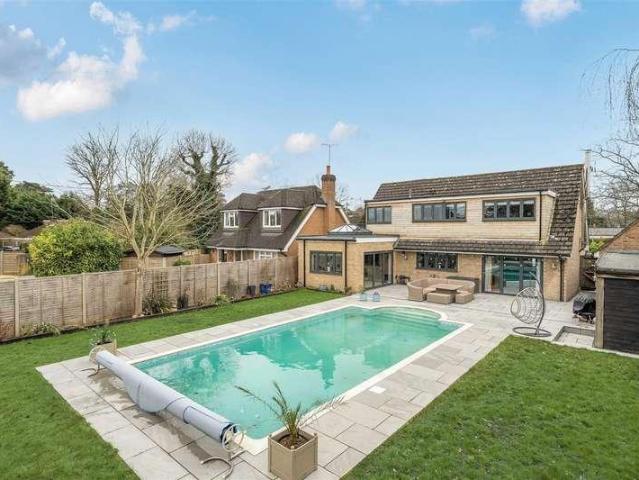 4 bed house for sale