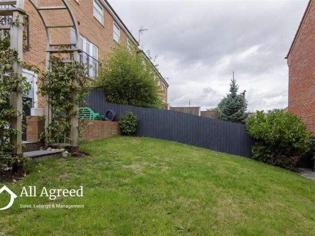 4 bed house for sale