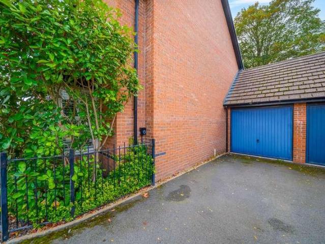 4 bed house for sale