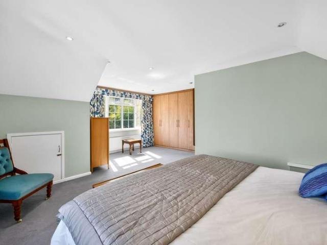 4 bed house for sale