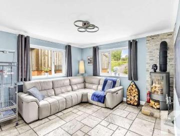 4 bed house for sale