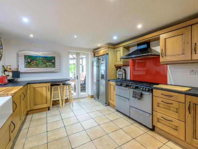 4 bed house for sale