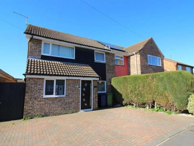 4 bed house for sale