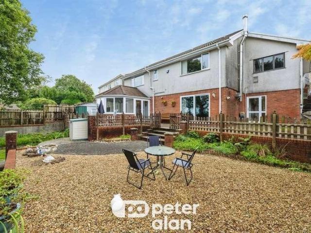 4 bed house for sale